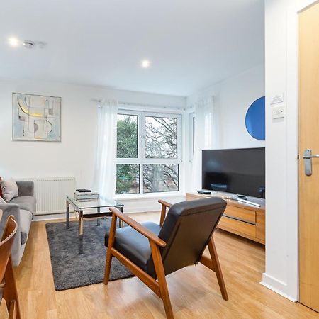 Modern 2 Bed Broompark/Central Apt. With Parking Glasgow Eksteriør billede