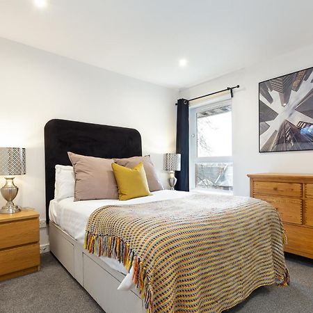 Modern 2 Bed Broompark/Central Apt. With Parking Glasgow Eksteriør billede