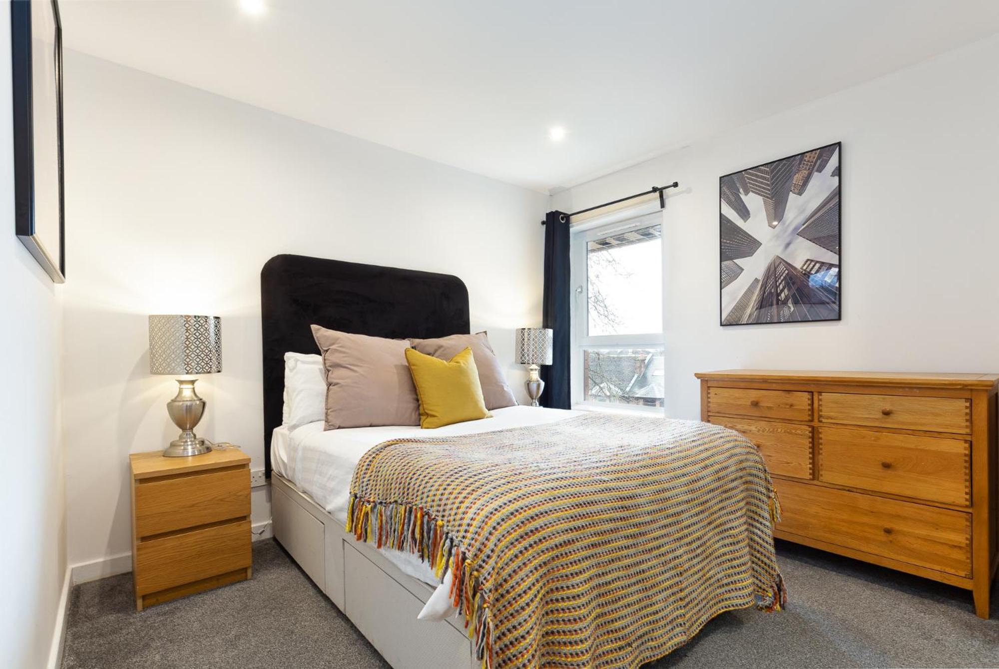 Modern 2 Bed Broompark/Central Apt. With Parking Glasgow Eksteriør billede